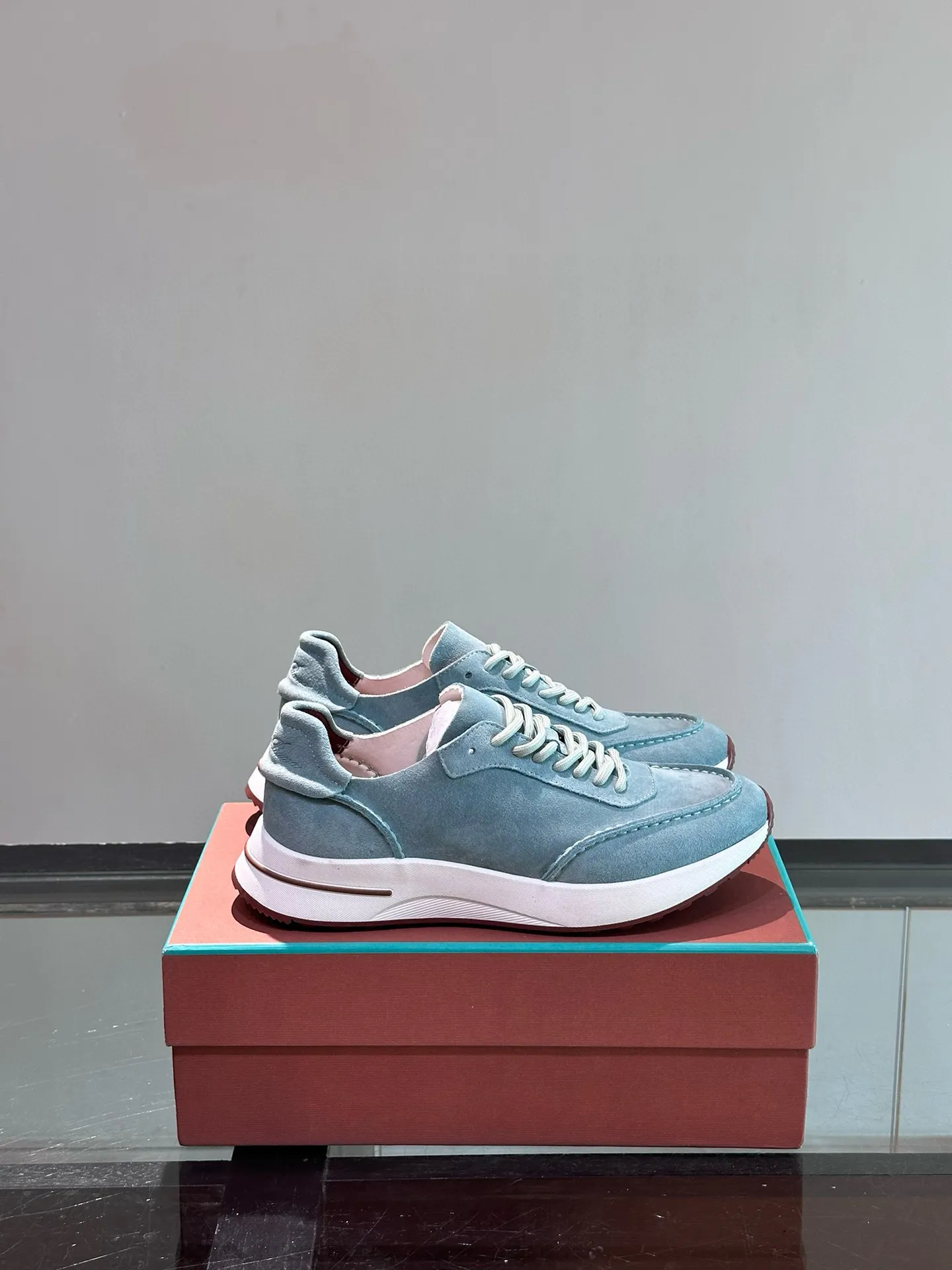 Factory price: 540💰Loro men's shoes💰iana niche Loro classic jogging shoes, men's lace-up casual shoes and sneakers, high-quality lightweight and comfortable fabrics, suitable for outdoor leisure, the color scheme is young and energetic, and it looks great with sportswear or casual suits! Size: 39-46 (customized sizes of 45 and 46 are non-refundable)